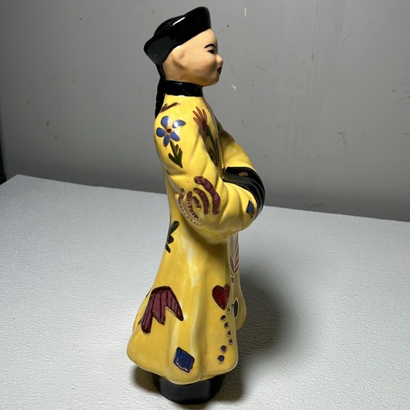 Vintage HandPainted Figurines Gold Trim Set of 2 - Picture 5 of 11